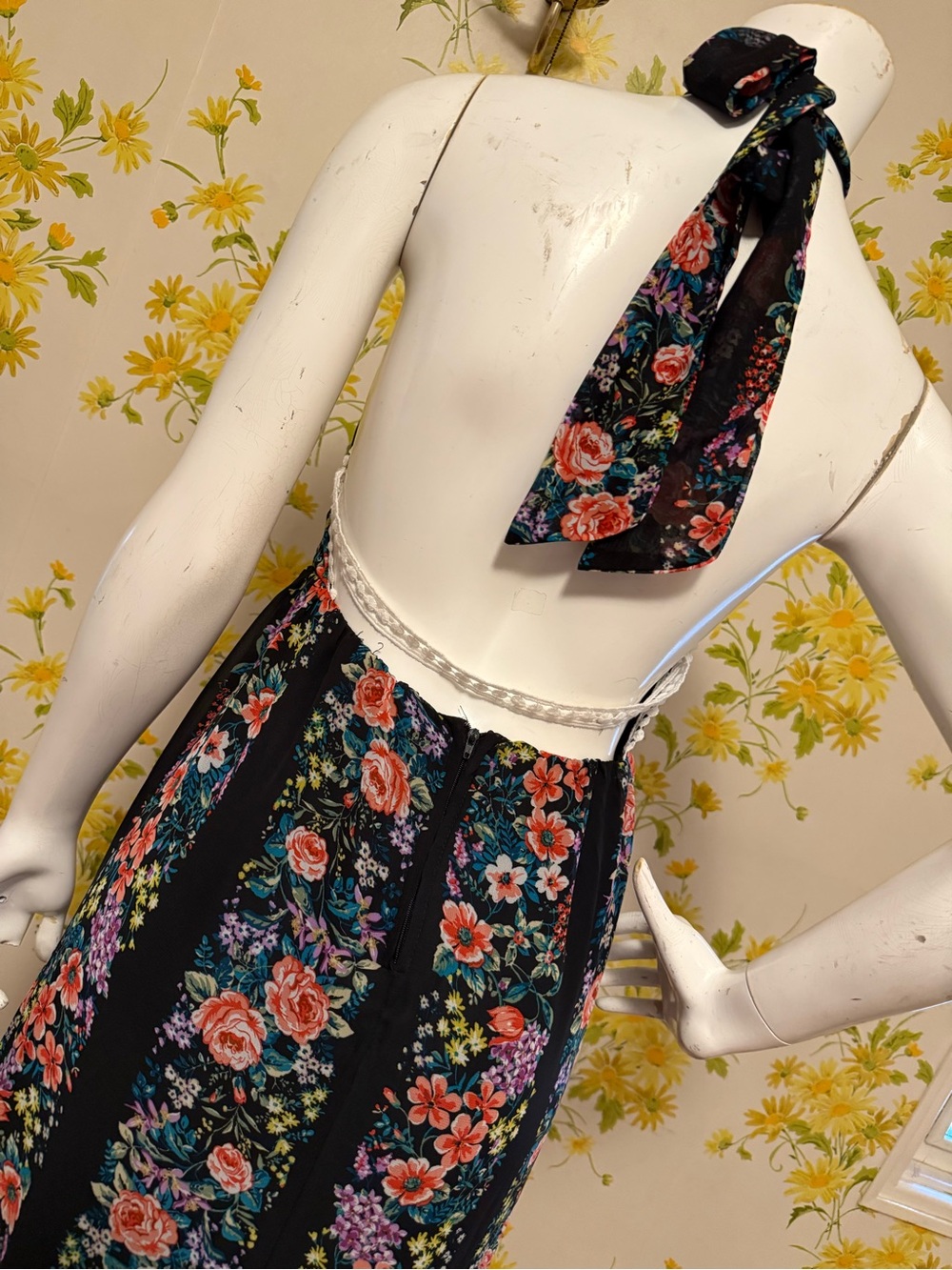 backless floral maxi dress with halter neck size M - Picture 7 of 17